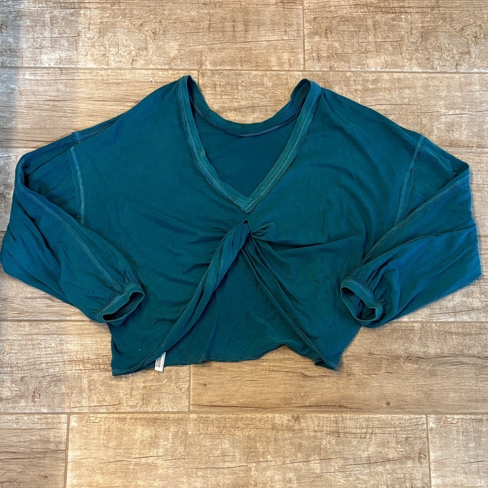 Teal long-sleeve crop top with a front twist detail. - Picture 2 of 4